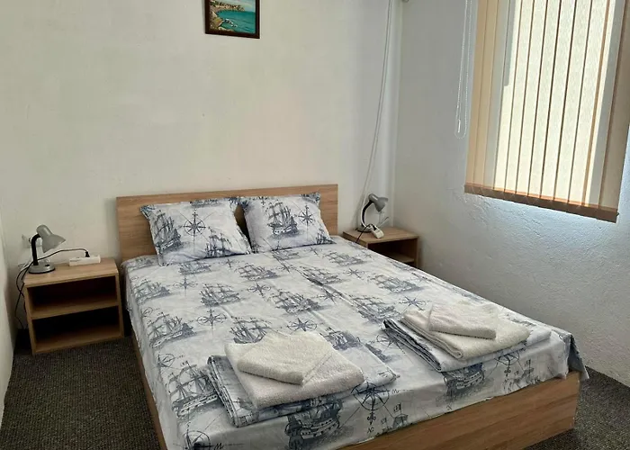 Old Town - 3 *